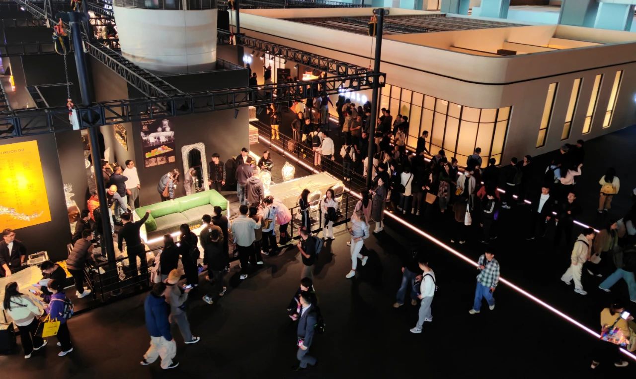 CIFF2025广州家博会-发布《家居设计趋势报告》，探讨AI应用、材料创新等前沿议题，为行业注入新质生产力。